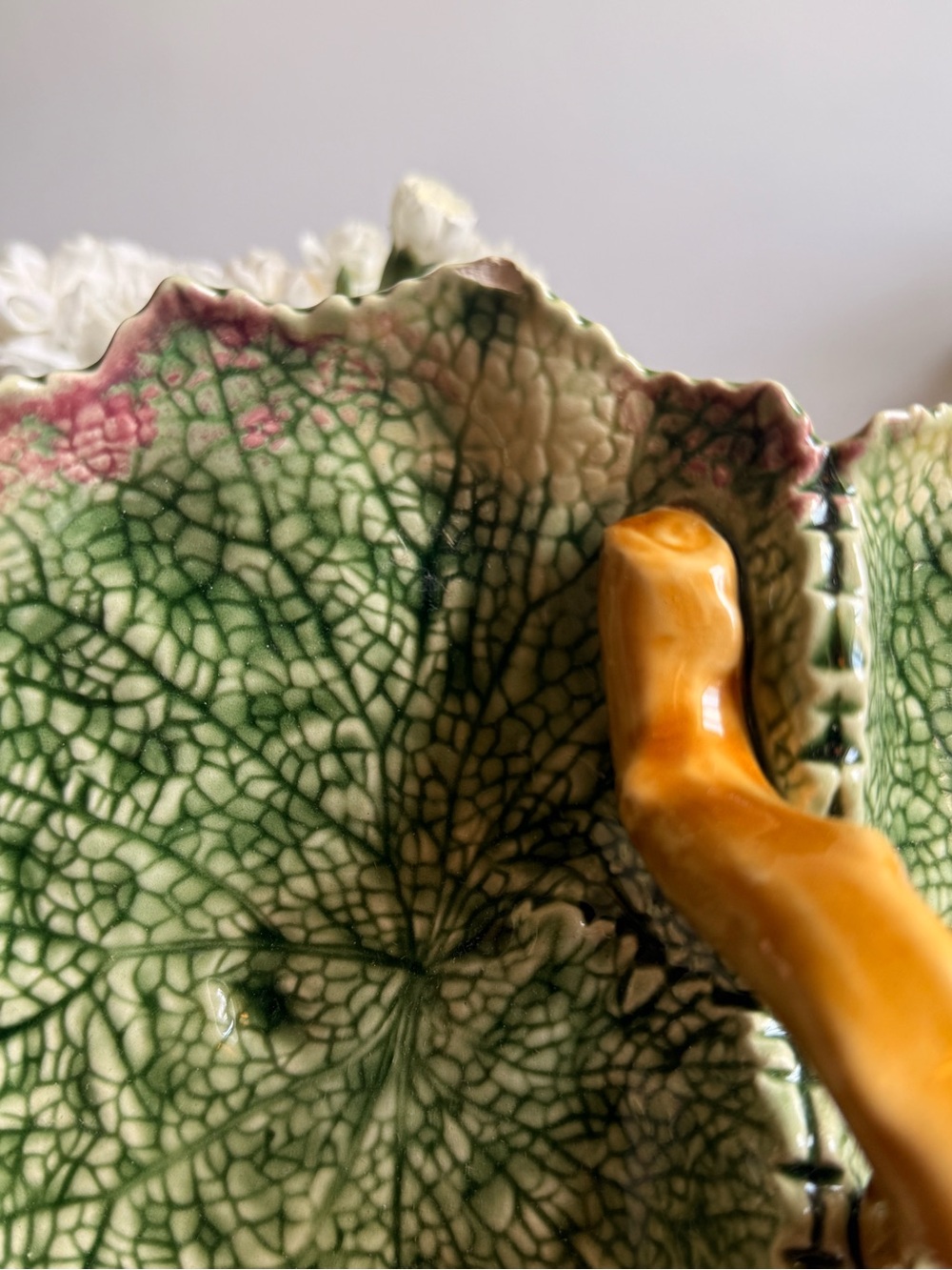 Bordallo Pinheiro Majolica Double Leaf Dish - Picture 5 of 5